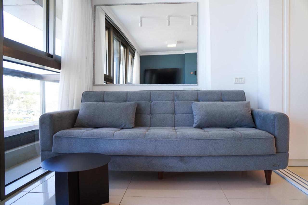 Beachfront Boutique Apartment Herzelia Esterno foto