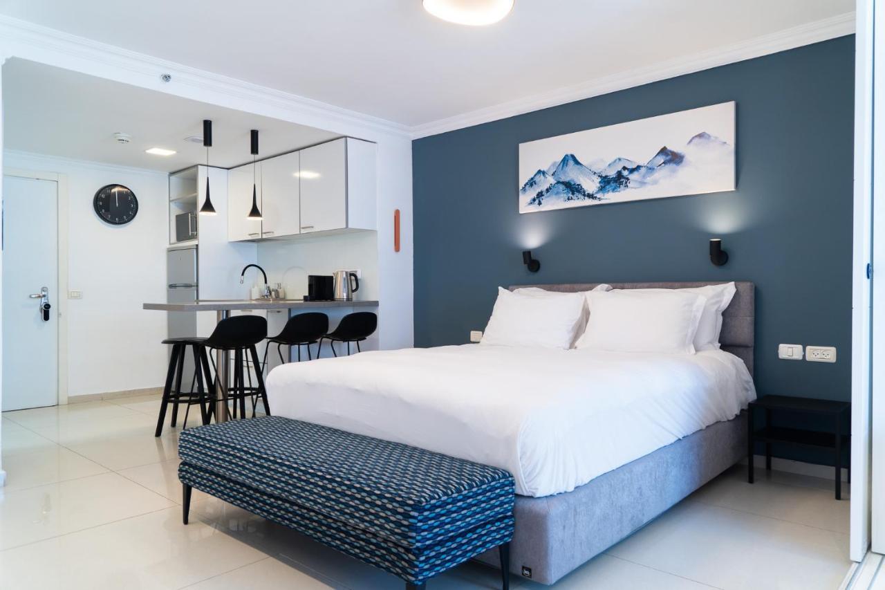 Beachfront Boutique Apartment Herzelia Esterno foto