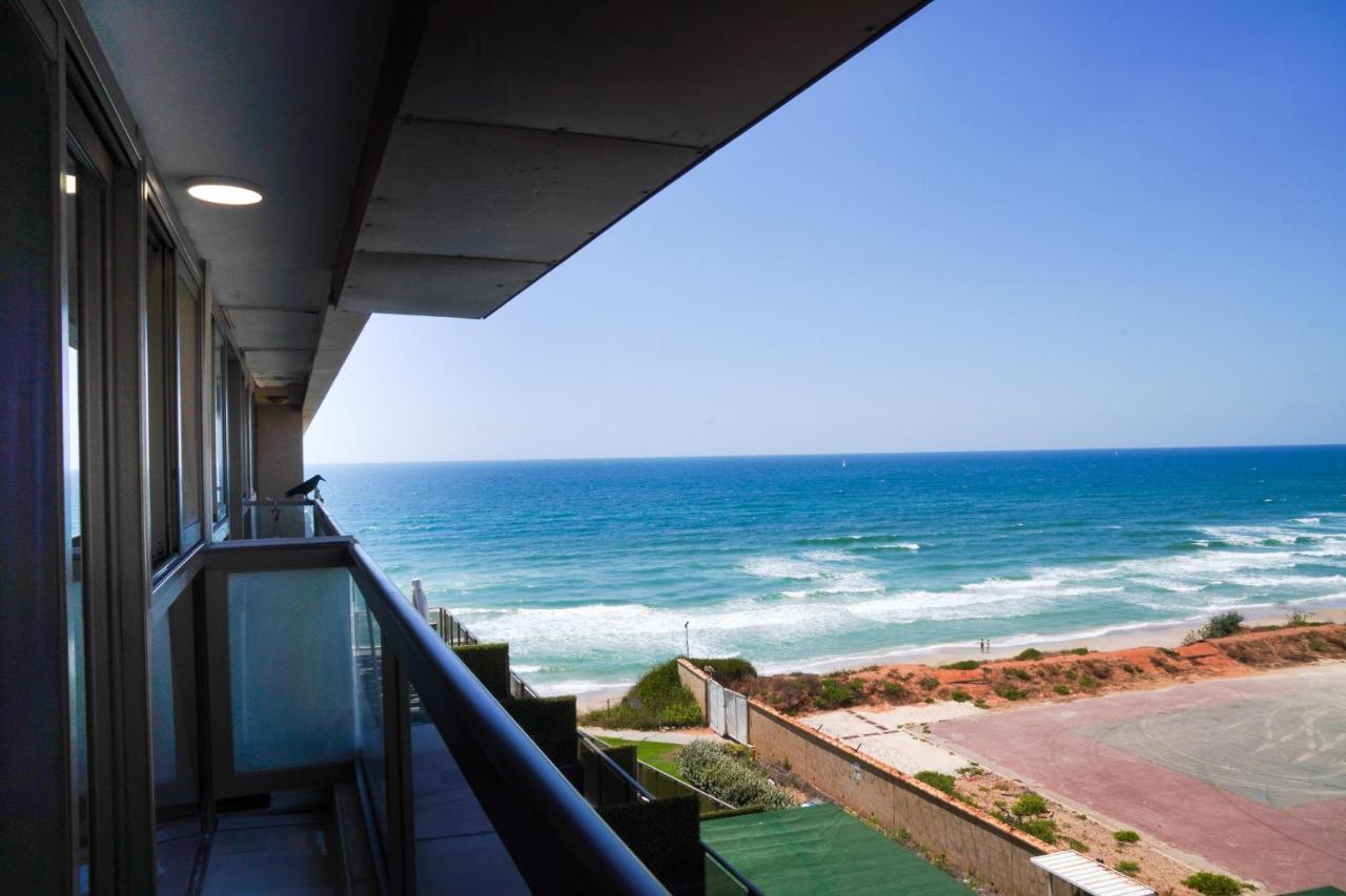 Beachfront Boutique Apartment Herzelia Esterno foto