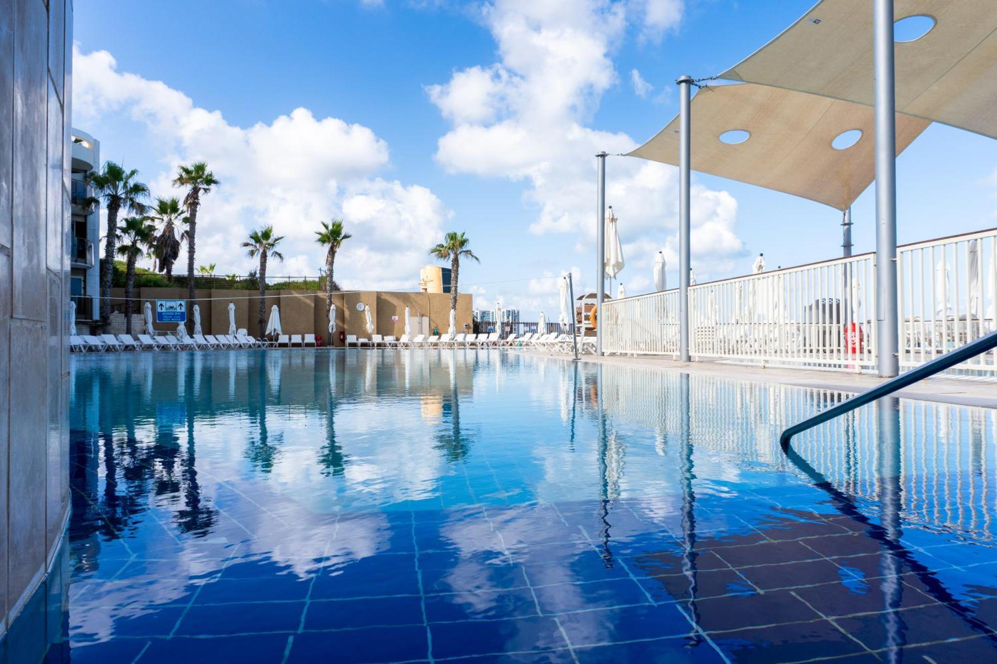 Beachfront Boutique Apartment Herzelia Esterno foto